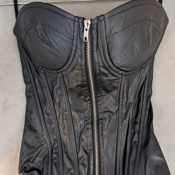 Slim Black Bustier - Picture 1 of 3